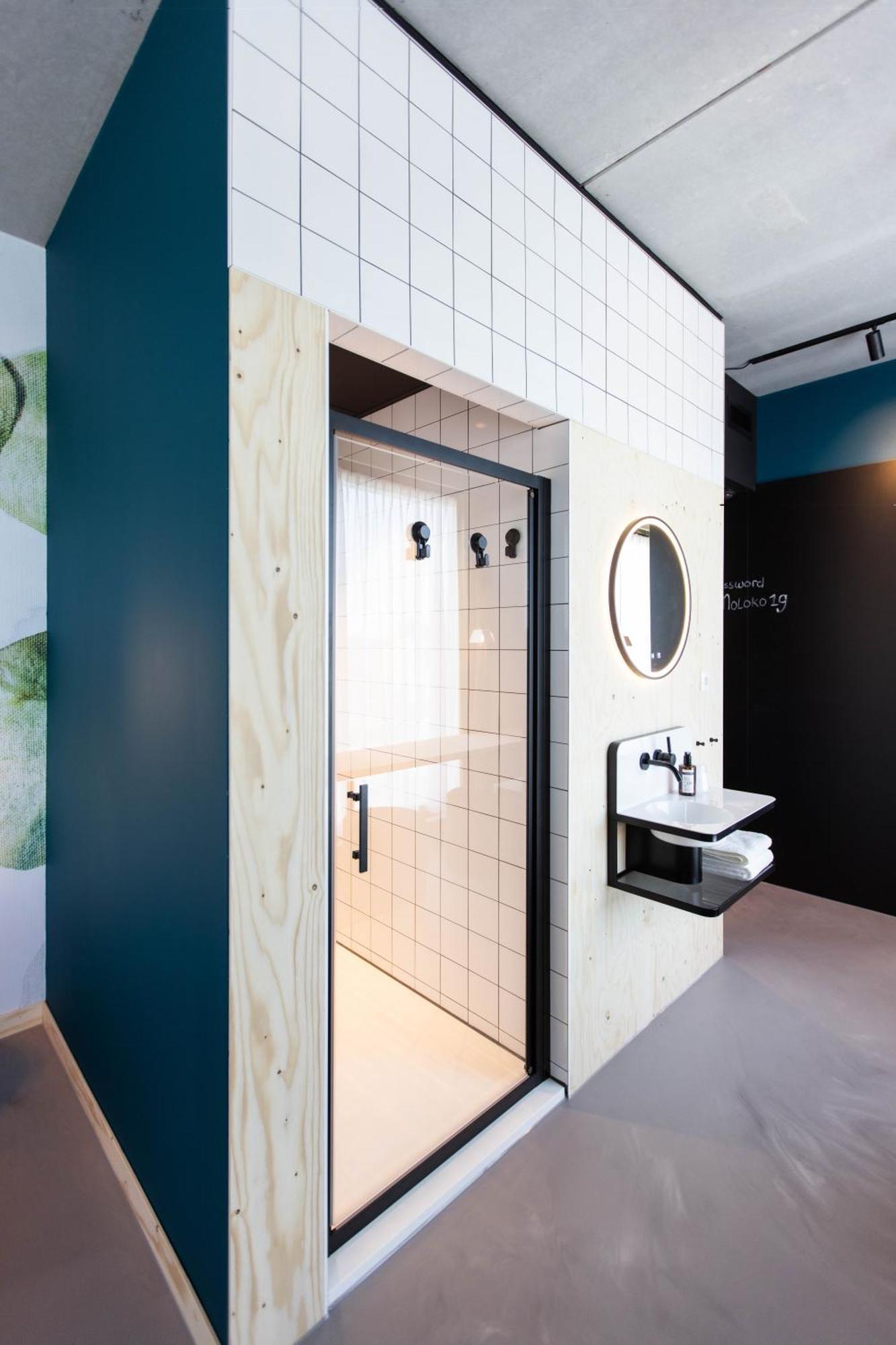 Moloko, Modern Designed Sleep & Shower Hotel In City Center, Digital Key By Sms Enschede Exterior photo